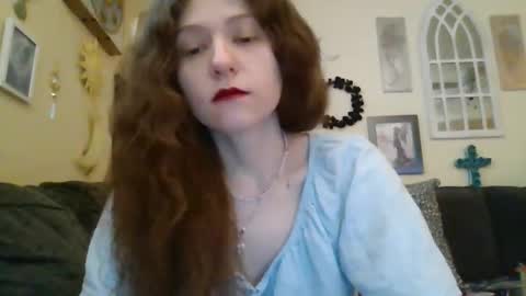 Snapshot of queencrimsonlvx chatting on 16, 4, 2026 queencrimsonlvx online show from 16, 4, 2026