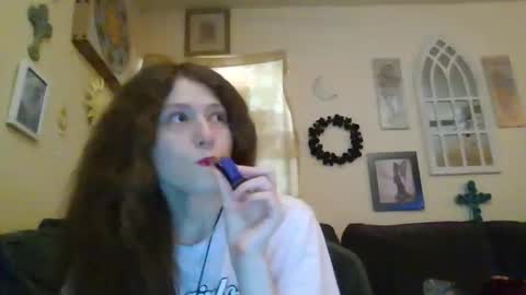 Snapshot of queencrimsonlvx chatting on 10, 5, 2026 queencrimsonlvx online show from 10, 5, 2026