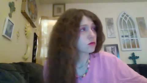 Snapshot of queencrimsonlvx chatting on 15, 5, 2026 queencrimsonlvx online show from 15, 5, 2026