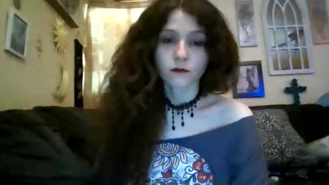 Snapshot of queencrimsonlvx chatting on 1, 6, 2026 queencrimsonlvx online show from 1, 6, 2026