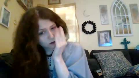 Snapshot of queencrimsonlvx chatting on 2, 6, 2026 queencrimsonlvx online show from 2, 6, 2026