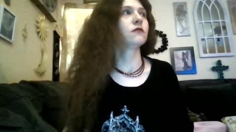 Snapshot of queencrimsonlvx chatting on 14, 7, 2026 queencrimsonlvx online show from 14, 7, 2026