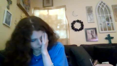 Snapshot of queencrimsonlvx chatting on 24, 7, 2026 queencrimsonlvx online show from 24, 7, 2026