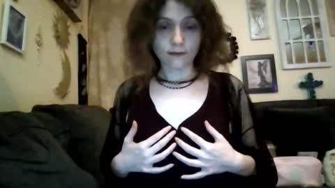 Snapshot of queencrimsonlvx chatting on 30, 7, 2026 queencrimsonlvx online show from 30, 7, 2026