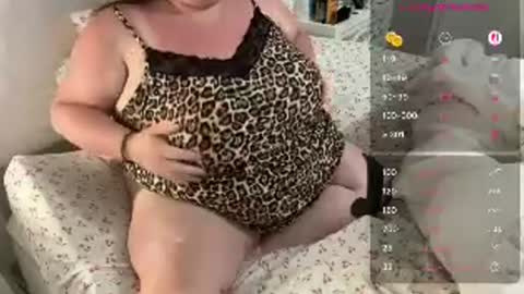 Queen curves online show from 20, 7, 2026
