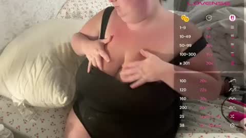 Queen curves online show from 26, 7, 2026