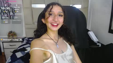 QUEENJEENN online show from 4, 1, 2025