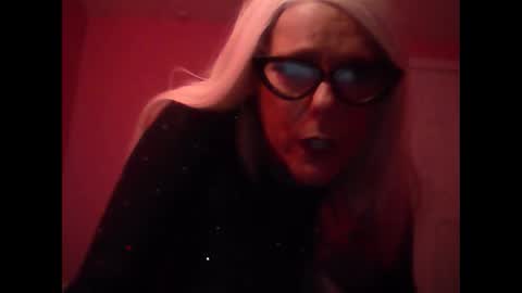 Snapshot of queenmayhem_ chatting on 16, 9, 2025 Queenmayhem online show from 16, 9, 2025