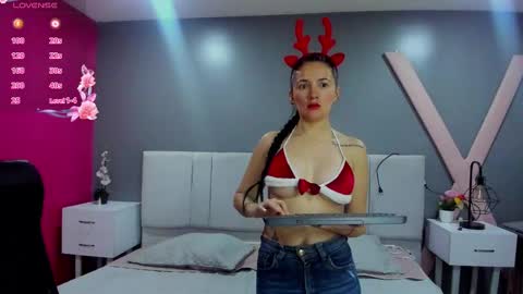 Snapshot of queenn24 chatting on 13, 12, 2024 EMILY online show from 13, 12, 2024