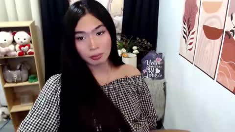 Mikka online show from 6, 4, 2026