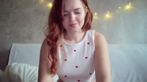 Snapshot of queenofmodels chatting on 5, 2, 2025 QueenOfModels online show from 5, 2, 2025