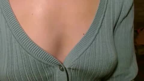 queenoftenderness online show from 8, 4, 2026