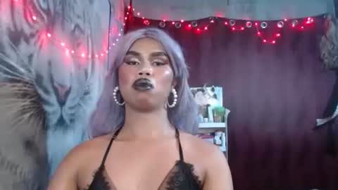 queenpinayebony_xx online show from 15, 4, 2026