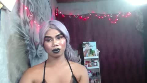 queenpinayebony_xx online show from 18, 4, 2026