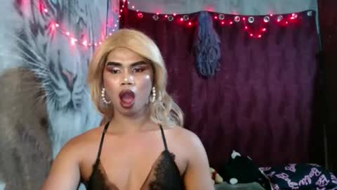 queenpinayebony_xx online show from 20, 4, 2026