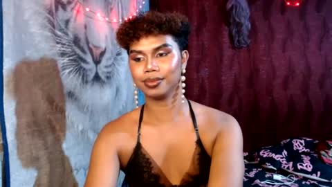 queenpinayebony_xx online show from 21, 6, 2026