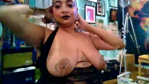 Snapshot of queensquirtntwerk chatting on 3, 2, 2026 Queen Hilarity online show from 3, 2, 2026