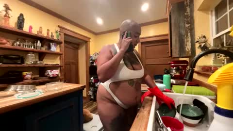 Queen Hilarity online show from 25, 4, 2026