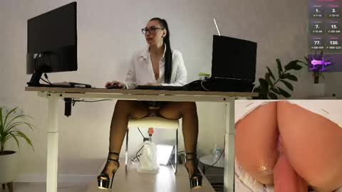 Snapshot of queenviktoria chatting on 1, 4, 2026 Viktoria online show from 1, 4, 2026