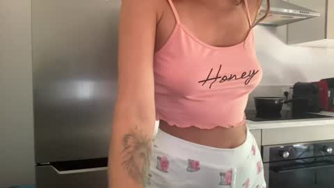Quinnyelena online show from 25, 6, 2026