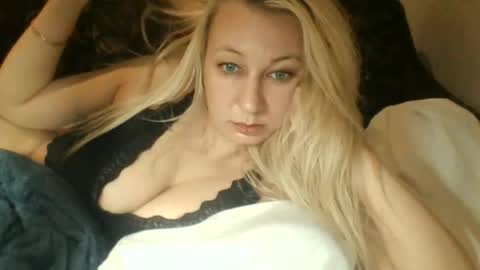 Snapshot of qwertyuio71919 chatting on 17, 6, 2026 qwertyui online show from 17, 6, 2026