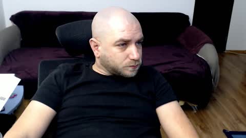 Snapshot of r0bila chatting on 13, 12, 2025 R0bila online show from 13, 12, 2025