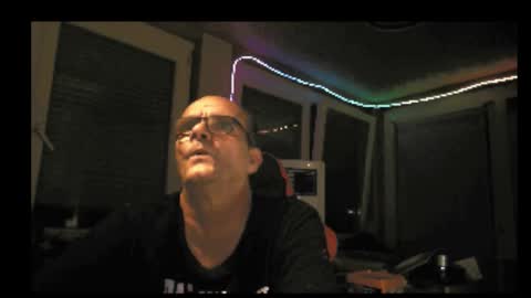 Snapshot of r_2d2_ chatting on 17, 10, 2025 dj mike online show from 17, 10, 2025
