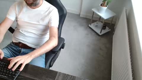 Snapshot of r_a_r_e chatting on 19, 11, 2025 Rare online show from 19, 11, 2025