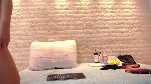 Snapshot of rachel_westt chatting on 1, 2, 2025 RACHEL online show from 1, 2, 2025