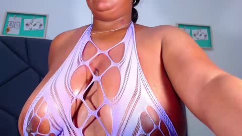 Snapshot of rachelbrown_ chatting on 28, 12, 2024 MALIKA Z online show from 28, 12, 2024