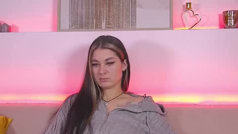 Snapshot of rachellsimpson chatting on 3, 2, 2025 RachellSimpson online show from 3, 2, 2025
