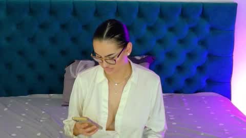 sweet peach online show from 13, 11, 2025