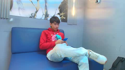 raphael_nyon1 online show from 25, 3, 2026