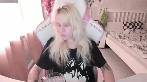 Snapshot of rapunzel_cute chatting on 9, 9, 2025 Rapunzel online show from 9, 9, 2025