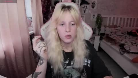 Snapshot of rapunzel_cute chatting on 15, 10, 2025 Rapunzel online show from 15, 10, 2025