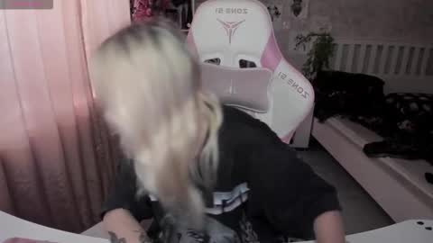 Snapshot of rapunzel_cute chatting on 4, 11, 2025 Rapunzel online show from 4, 11, 2025