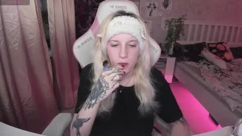 Snapshot of rapunzel_cute chatting on 13, 11, 2025 Rapunzel online show from 13, 11, 2025