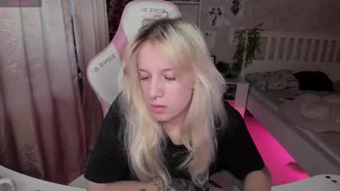 Snapshot of rapunzel_cute chatting on 15, 11, 2025 Rapunzel online show from 15, 11, 2025