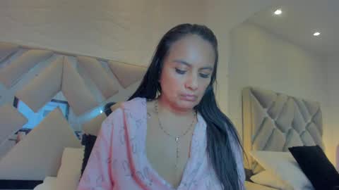Raquel Moore  online show from 12, 3, 2025
