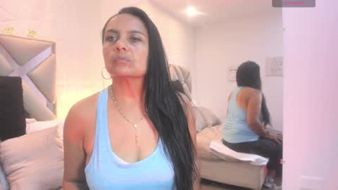 Raquel Moore  online show from 30, 9, 2025