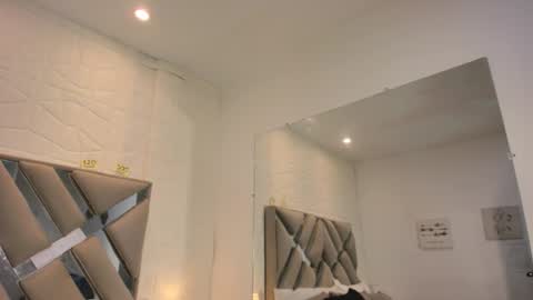 Raquel Moore  online show from 27, 11, 2025