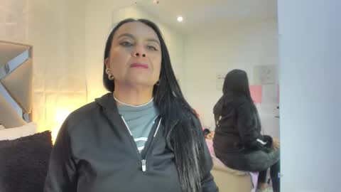 Raquel Moore  online show from 9, 3, 2026