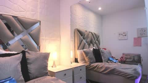 Raquel Moore  online show from 3, 4, 2026