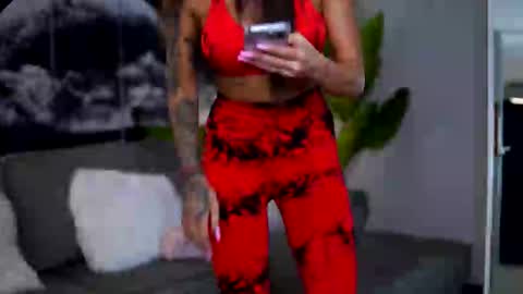 Raquelle online show from 22, 9, 2025