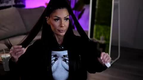 Raquelle online show from 10, 4, 2026