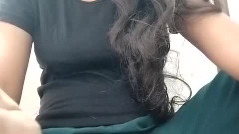 Snapshot of rava_sexy chatting on 4, 10, 2025 rava_sexy online show from 4, 10, 2025