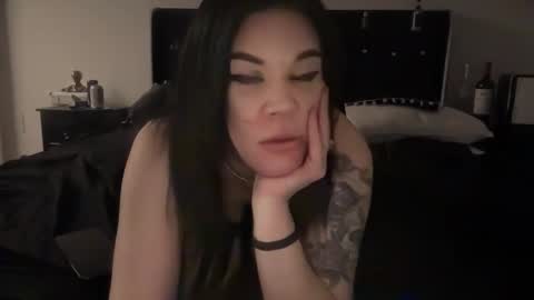 Snapshot of ravenrayyy chatting on 15, 2, 2026 Raven Ray online show from 15, 2, 2026