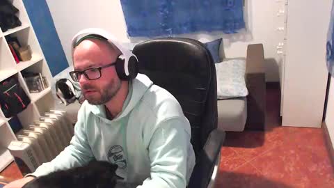 ravingr3d3 online show from 8, 3, 2026