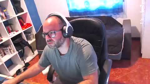 Snapshot of ravingr3d3 chatting on 9, 6, 2026 ravingr3d3 online show from 9, 6, 2026