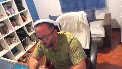 Snapshot of ravingr3d3 chatting on 7, 7, 2026 ravingr3d3 online show from 7, 7, 2026